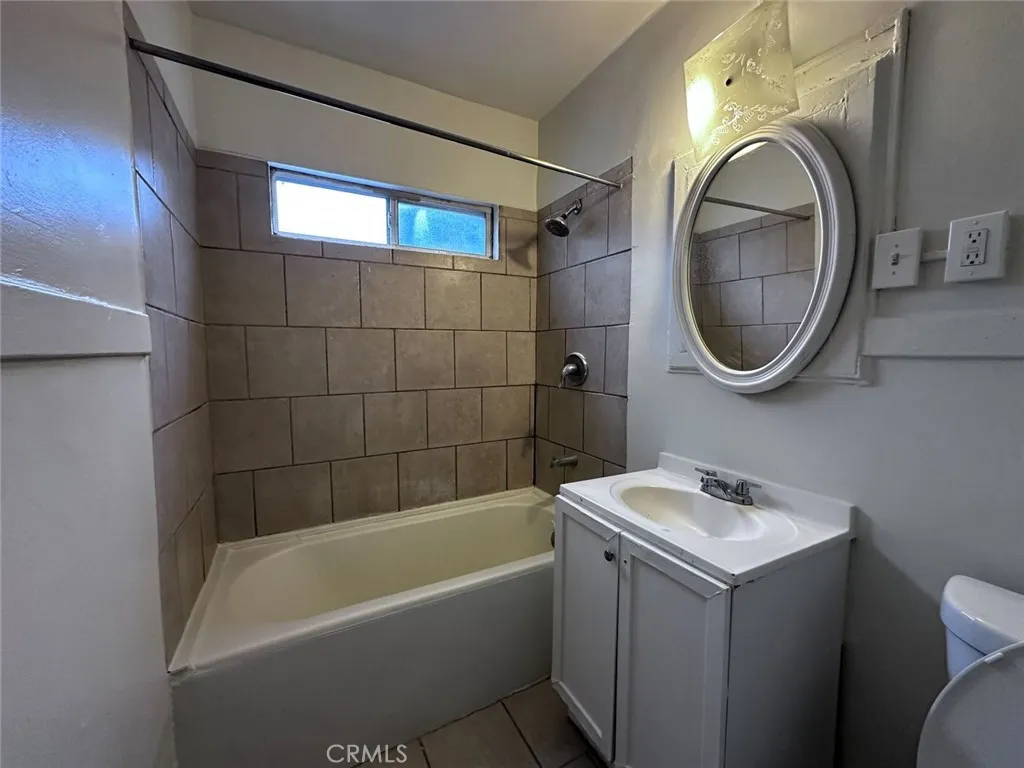 1805 W 35th Street, Los Angeles, California 90018 home-pic-48